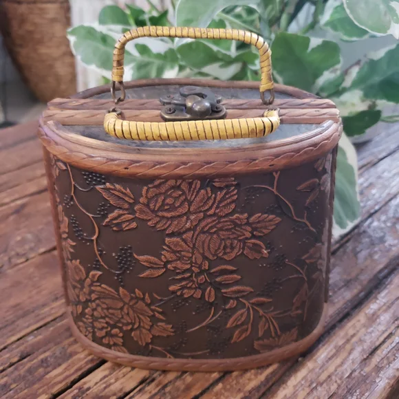 Vintage Floral Embossed Handbag Box - Picture 4 of 12